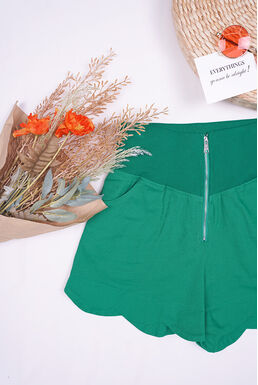 Fine Elastic High Waist Zip Front Wave Hem Short Pants (Green)
